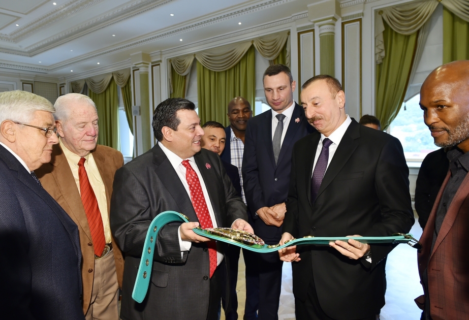 Le président Ilham Aliyev reçoit les participants de la 55e Convention du WBC VIDEO
