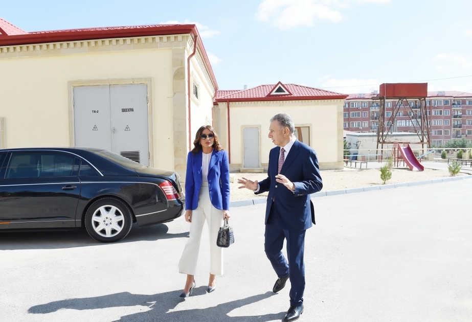 Erste Vizepräsidentin Mehriban Aliyeva besichtigt für Flüchtlingsfamilien neu gebautes Wohngebäude in Siedlung Ramana