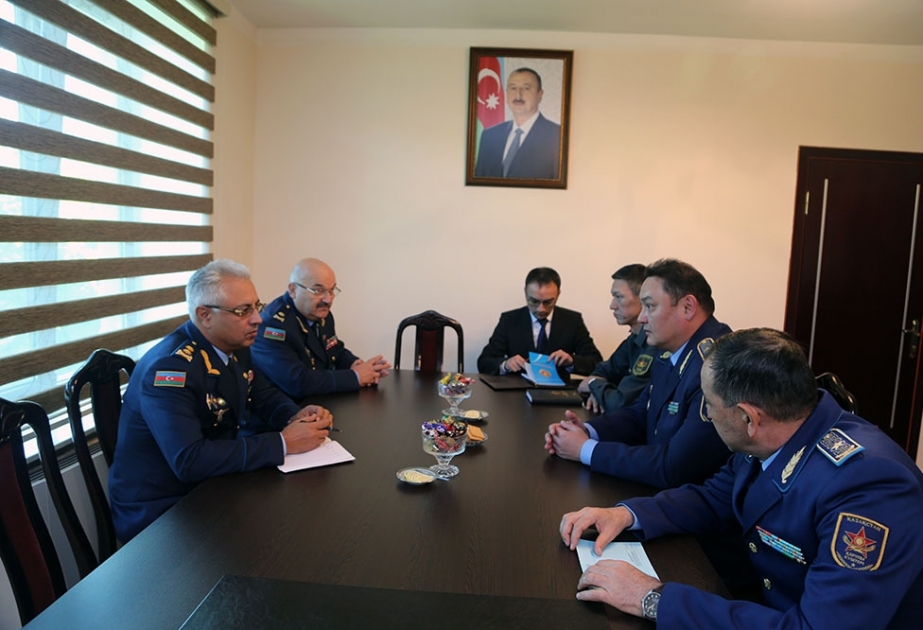 Qazaxıstan Hərbi Hava Qüvvələrinin komandanı Azərbaycanda səfərdədir