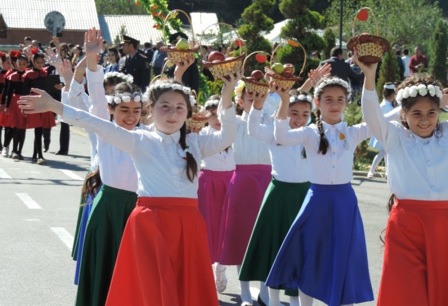 REPORTAGE PHOTO de la Fête de la pomme et du Festival du tapis à Gouba