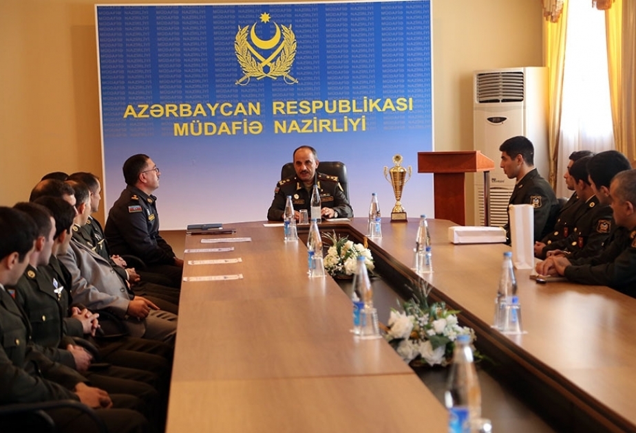 Güləş üzrə hərbçilərin dünya çempionatında medal qazanan idmançılarla görüş keçirilib