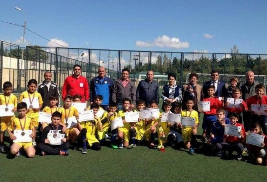 “Star-S” komandası Nizami rayonu üzrə məhəllələrarası minifutbol turnirinin qalibi olub