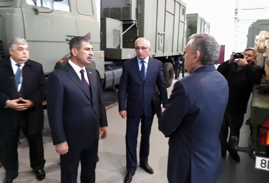 Azerbaijan’s defense minister views Belarus-made military hardware