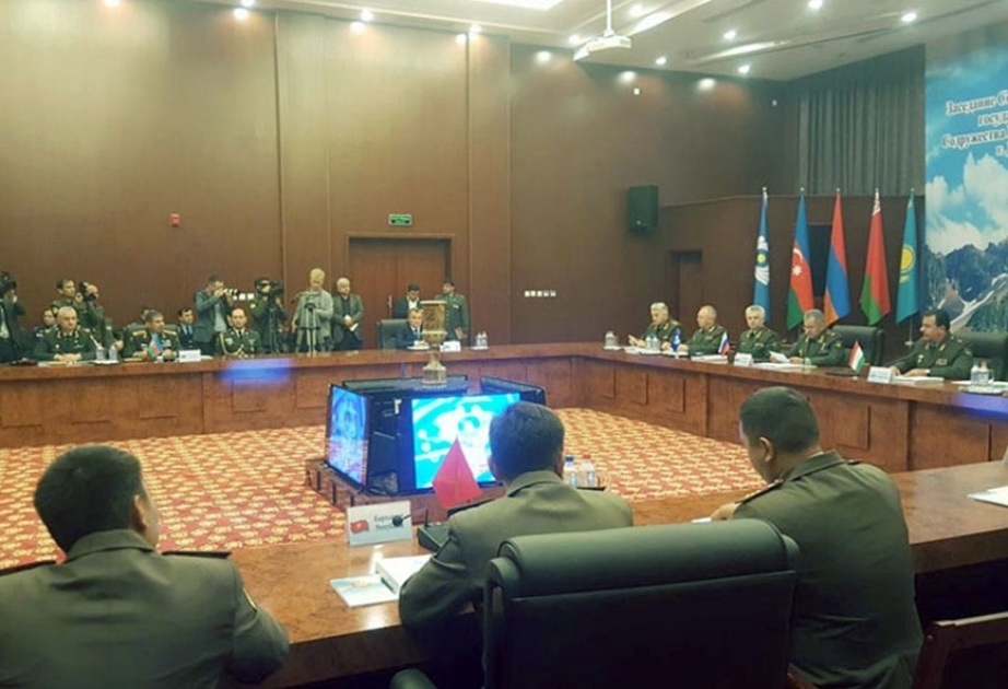 Verteidigungsminister Zakir Hasanov nimmt an Ratssitzung von GUS-Verteidigungsministern