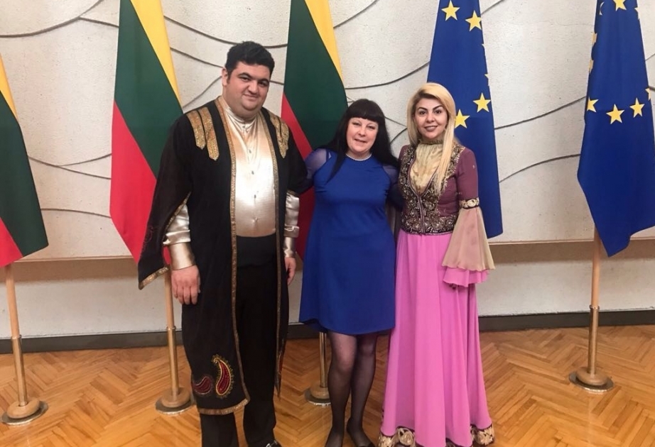 Азербайджанские ашуги выступают на фольклорном фестивале в Литве