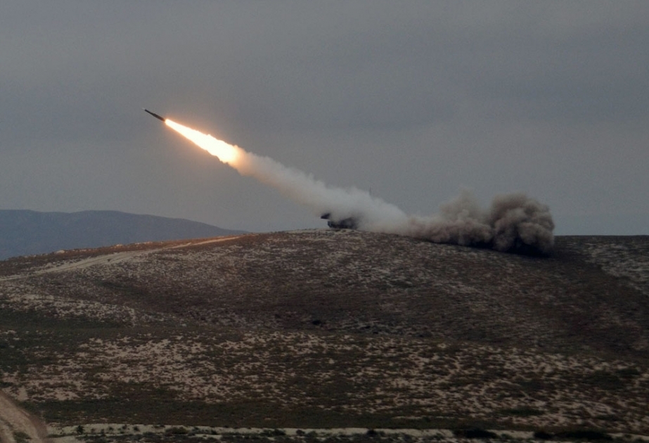 “Buk-MB” zenit-raket komplekslərindən döyüş atışları icra edilib VİDEO