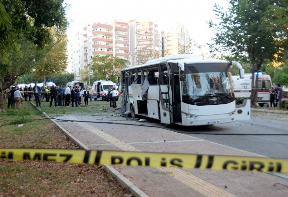 Türkiyənin Mersin şəhərində polis avtobusu yaxınlığında partlayış törədilib VİDEO