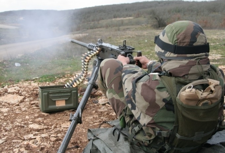 Verteidigungsministerium: Feindliche Einheiten nehmen aserbaidschanische Stellungen mit Maschinengewehren unter Feuer