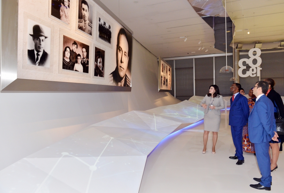 Panafrikanischer Parlamentspräsident besucht Heydar Aliyev Zentrum, der Panafrikanische Parlamentspräsident