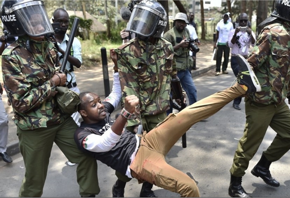 Kenia: Auf Straßen sprengt Polizei kleinste Proteste- immer wieder gibt es Tote
