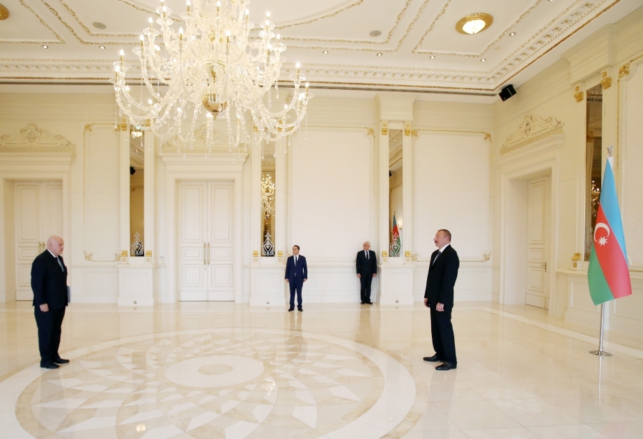 Prezident İlham Əliyev Qvatemalanın Azərbaycanda yeni təyin olunmuş səfirinin etimadnaməsini qəbul edib YENİLƏNİB VİDEO