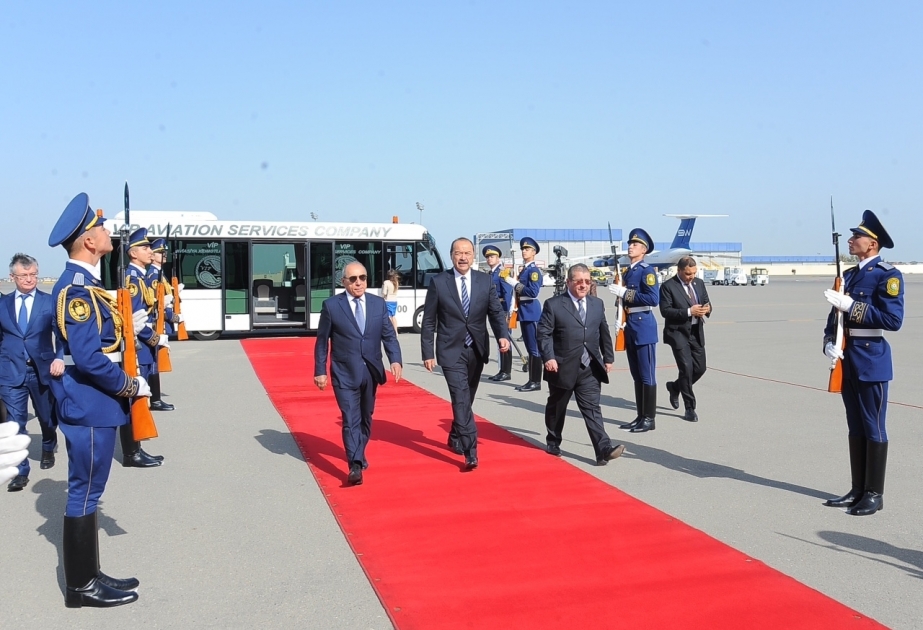 Uzbek PM arrives in Azerbaijan
