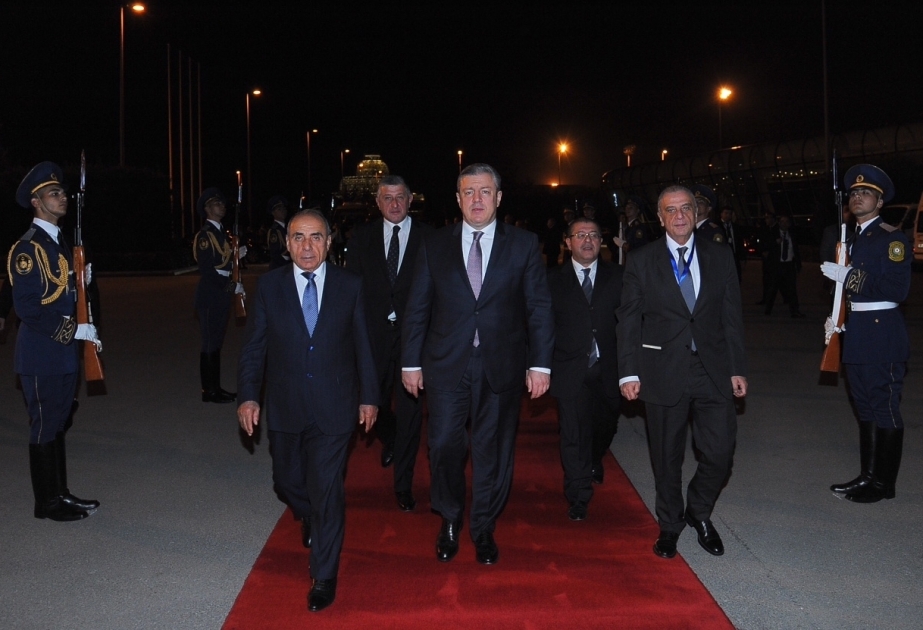 رئيس الوزراء الجورجي يغادر أذربيجان