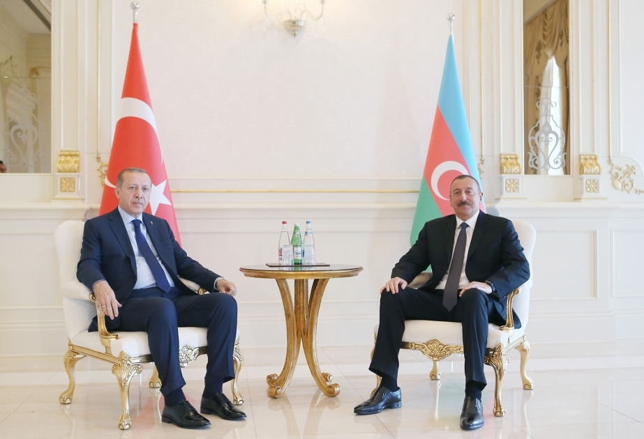 Staatpräsident Ilham Aliyev und Präsident Recep Tayyip Erdoğan treffen sich unter vier Augen VIDEO