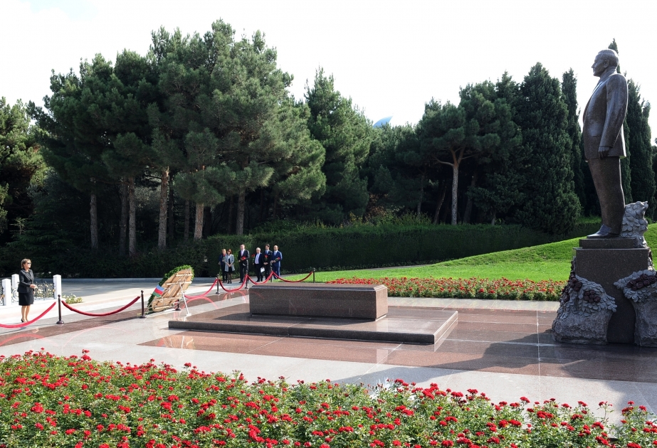 Hommage à la mémoire du leader national Heydar Aliyev et des martyrs