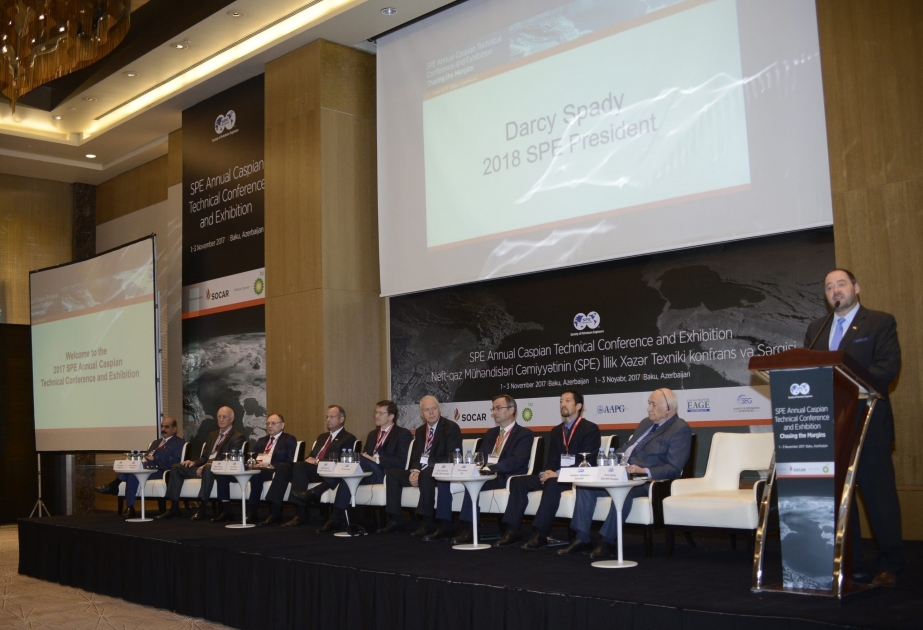 In Baku versammeln sich führende Öl-und Gasexperten