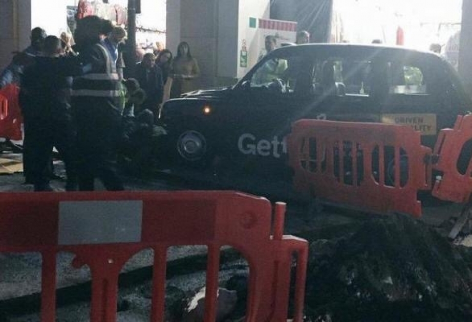 ‪Londonda avtomobil qəzası terror panikası yaradıb