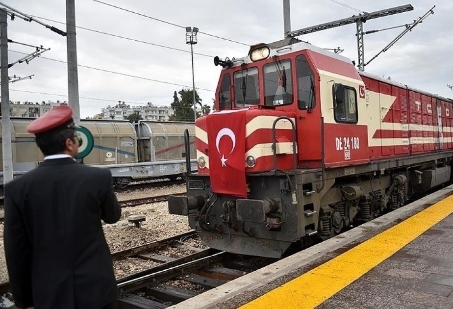 Erster Güterzug, der auf der Strecke Baku-Tiflis-Kars fährt, in Mersin angekommen