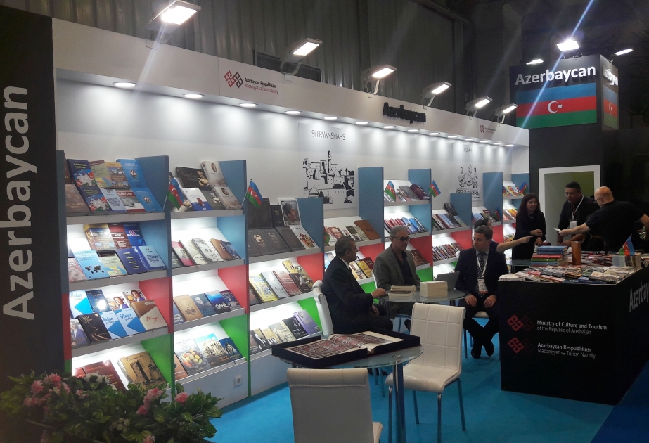 Azerbaijani stand promotes its printed materials at International Book Fair in Turkey