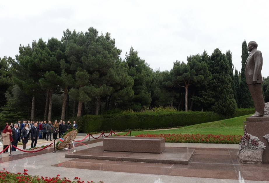 Hommage à la mémoire du leader national Heydar Aliyev et des martyrs
