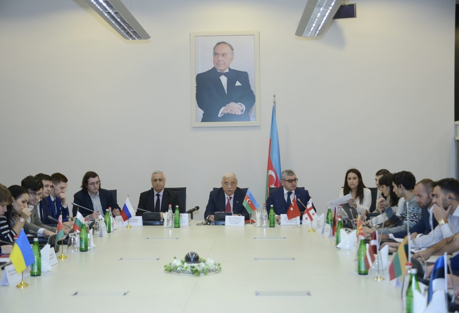 В Баку начала работу конференция на тему «Занятость молодежи и будущее делового мира»