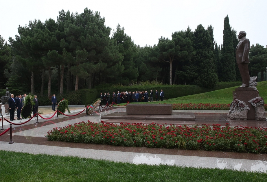 Turkey’s municipal heads pay tribute to national leader Heydar Aliyev and Azerbaijani martyrs