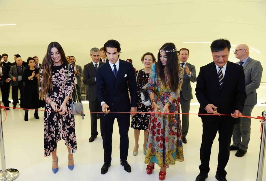 中国当代画家画展在盖达尔·阿利耶夫中心拉开帷幕