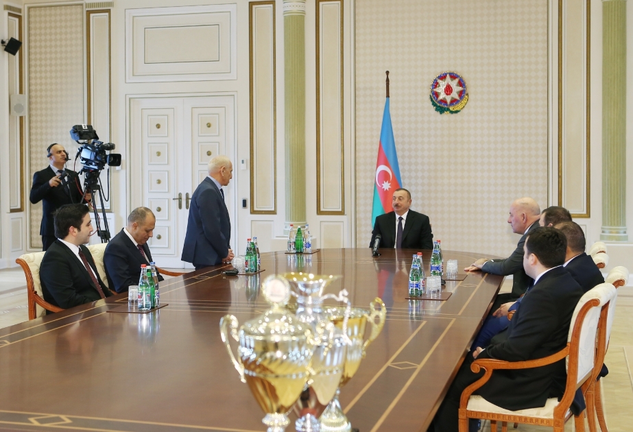Staatspräsident Ilham Aliyev empfängt Gewinner der Schach-EM VIDEO