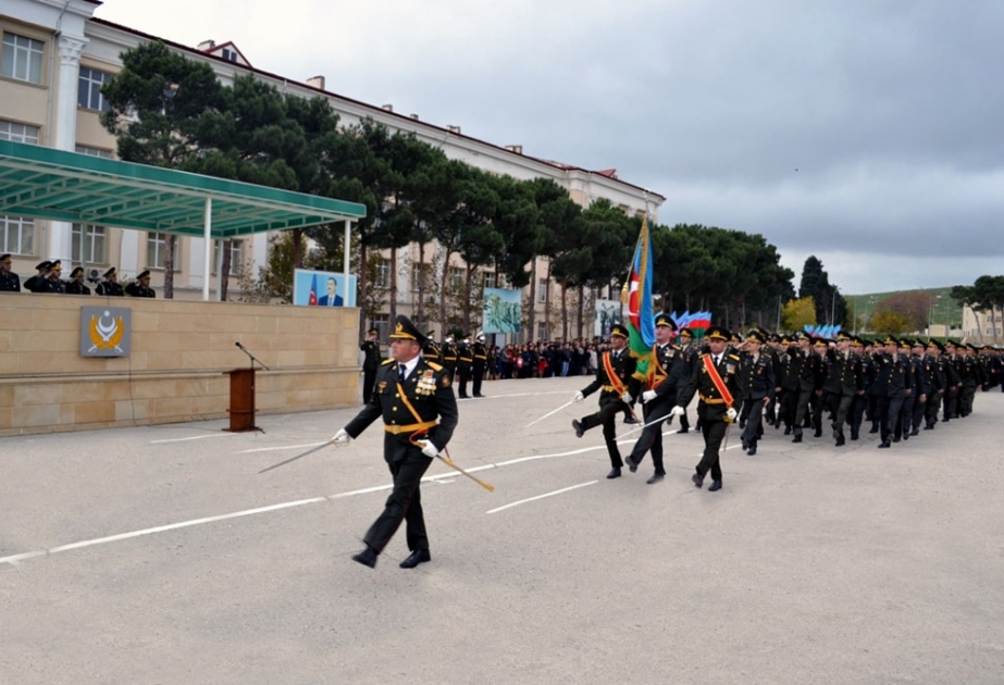 Müdafiə Nazirliyinin xüsusi təyinatlı təhsil müəssisələrinə döyüş bayraqları təqdim olunub