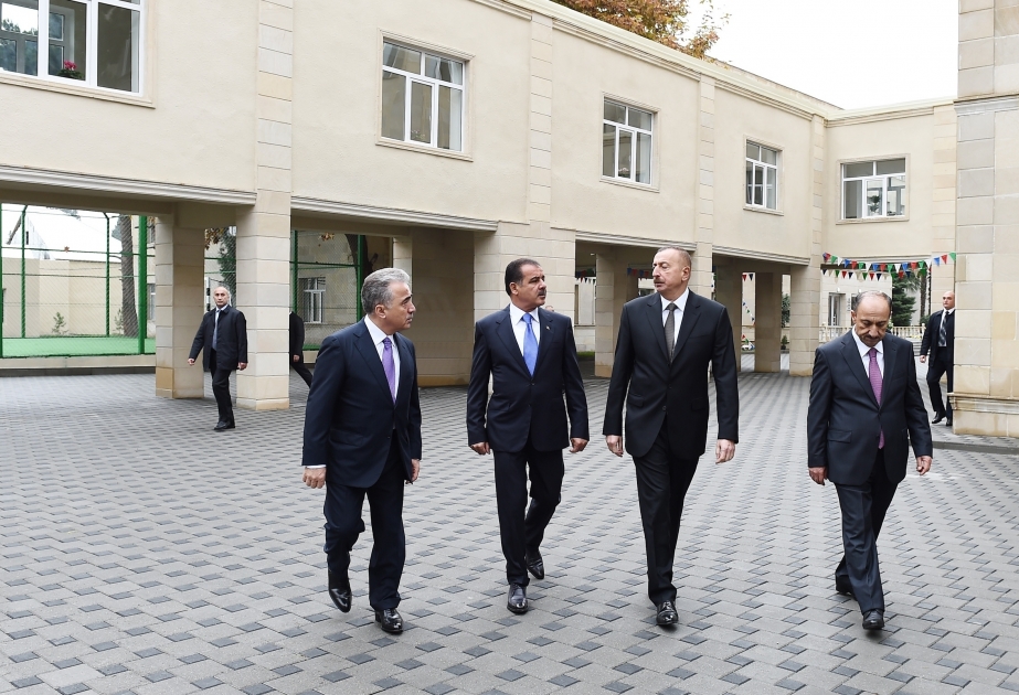 Prezident İlham Əliyev Gəncə şəhər 1 saylı tam orta məktəbdə yenidənqurma işlərindən sonra yaradılan şəraitlə tanış olub VİDEO
