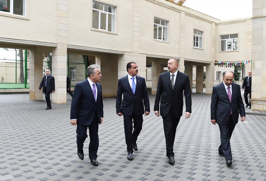 Le président Ilham Aliyev s’est rendu à l’école secondaire №1 de Gandja VIDEO