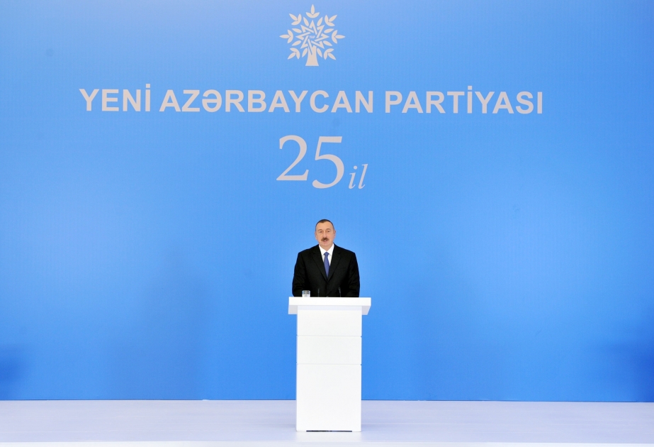 Cérémonie solennelle consacrée aux 25 ans de la création du parti Nouvel Azerbaïdjan Le président Ilham Aliyev a participé à la cérémonie VIDEO
