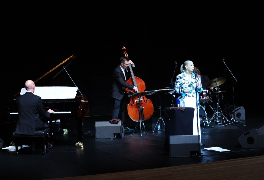 “Qremmi” mükafatı laureatı Patti Ostin Heydər Əliyev Mərkəzində çıxış edib