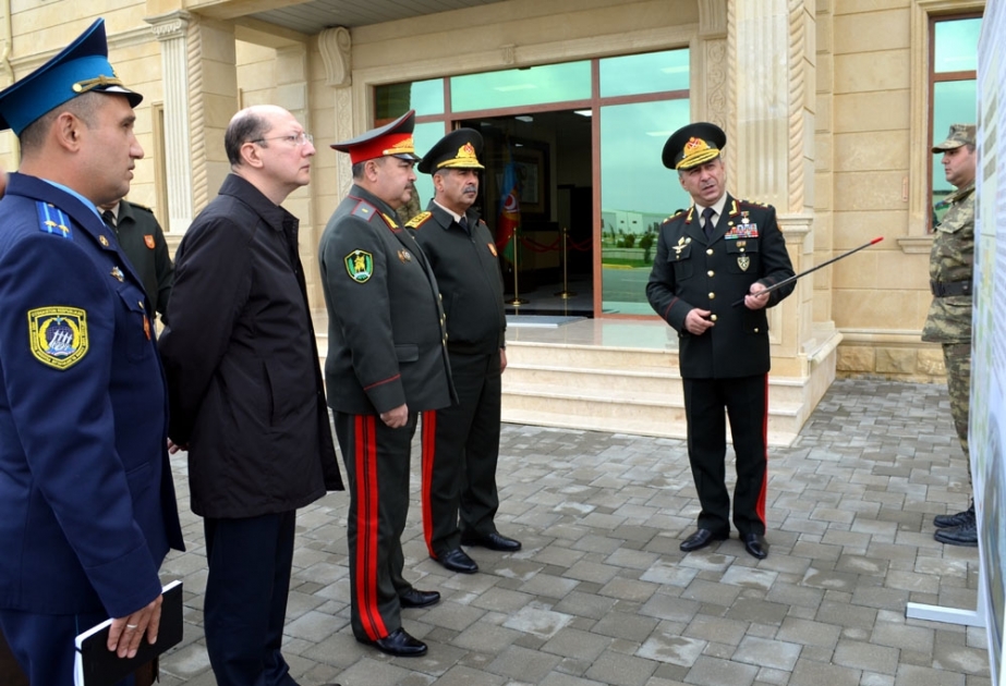 Özbəkistan müdafiə naziri hərbi hissəni ziyarət edib