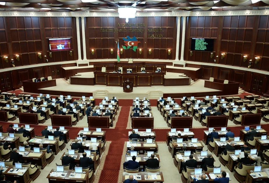 Milli Məclisin plenar iclasında 30 məsələyə baxılıb