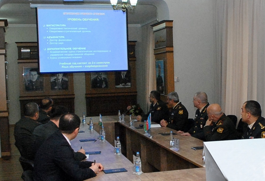 Le ministre ouzbek de la défense visite l’Académie militaire des Forces armées azerbaïdjanaises