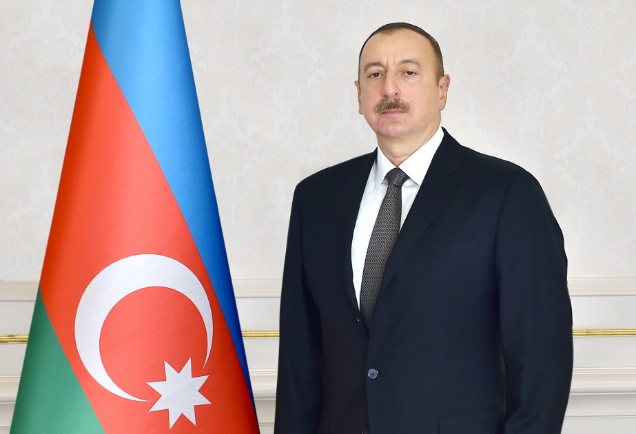 阿塞拜疆总统致拉脱维亚总统和阿曼苏丹国庆节贺信