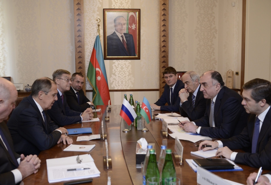 Проходит встреча министров иностранных дел Азербайджана и России