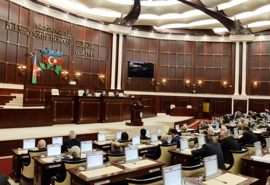 В Милли Меджлисе обсуждается законопроект о государственном бюджете на 2018 год