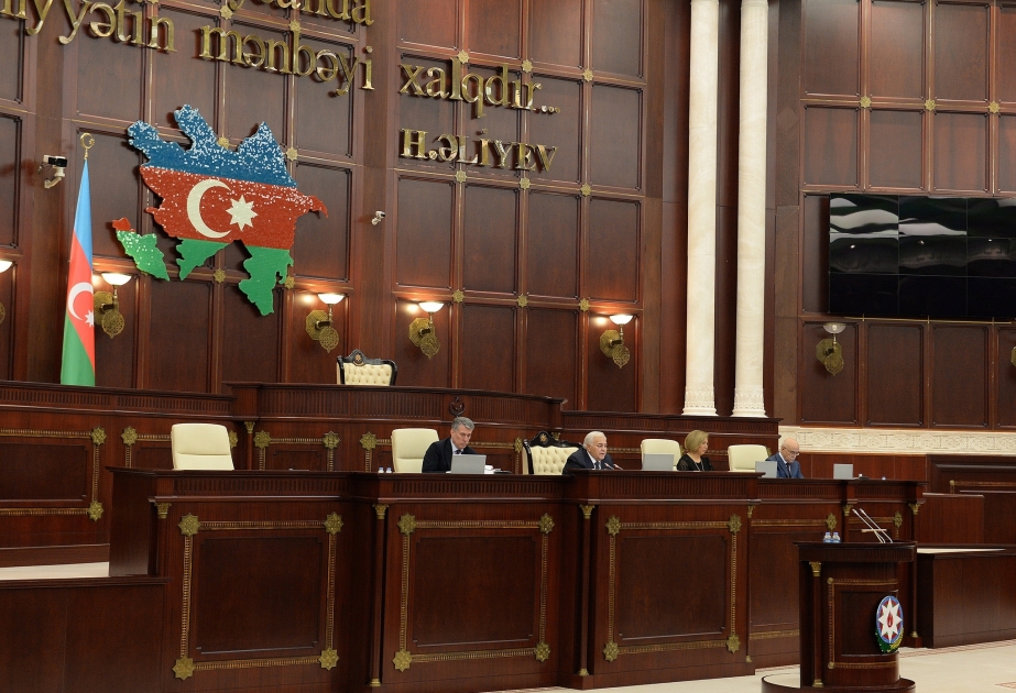 В Милли Меджлисе продолжается обсуждение бюджета