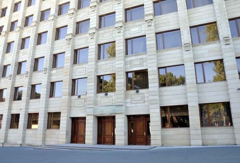 Азербайджанскому институту усовершенствования врачей - 82