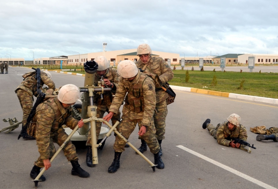 Hərbi hissədə artilleriya üzrə estafet yarışları keçirilib