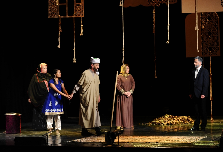 Rus Dram Teatrının səhnəsində - “Min möhtəşəm günəş”