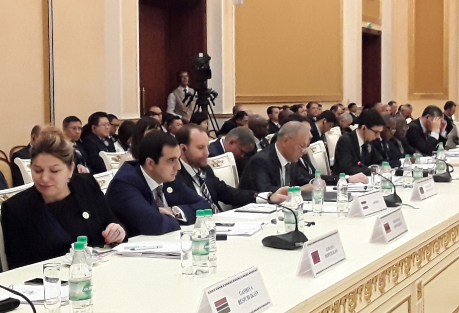 Азербайджан экспортирует энергоресурсы примерно в 30 стран мира