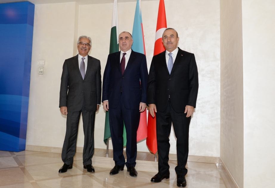 В Баку проходит первая трехсторонняя встреча министров иностранных дел Азербайджана, Турции и Пакистана
