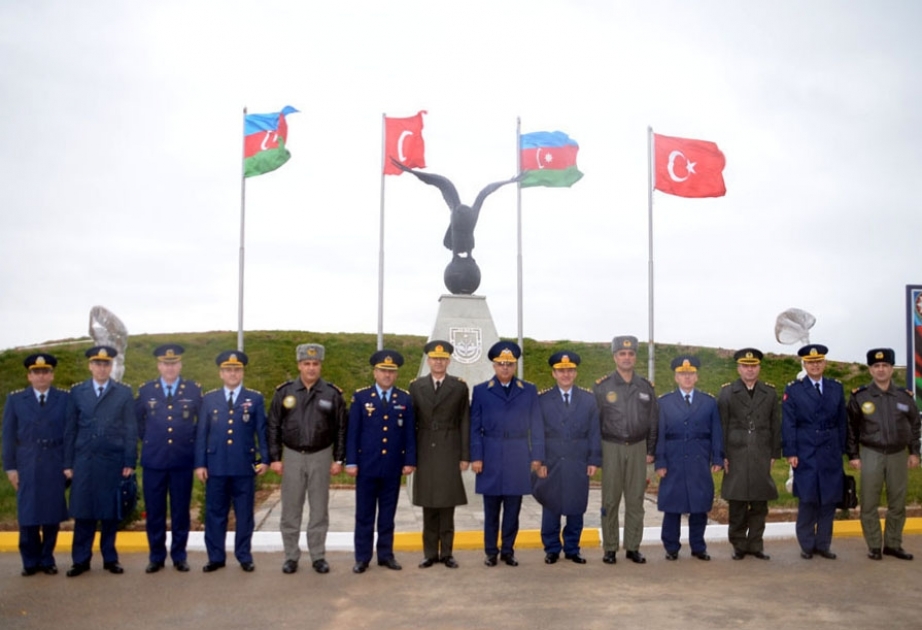 Türkiyəli general Azərbaycanın Hərbi Hava Qüvvələrinin aviabazalarında olub