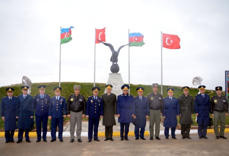 Turkish army general visits air bases of Azerbaijan Air Force