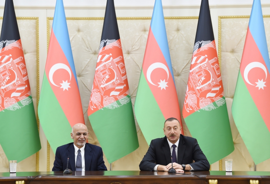 الرئيس الأذربيجاني والرئيس الأفغاني يدليان ببيان صحفي