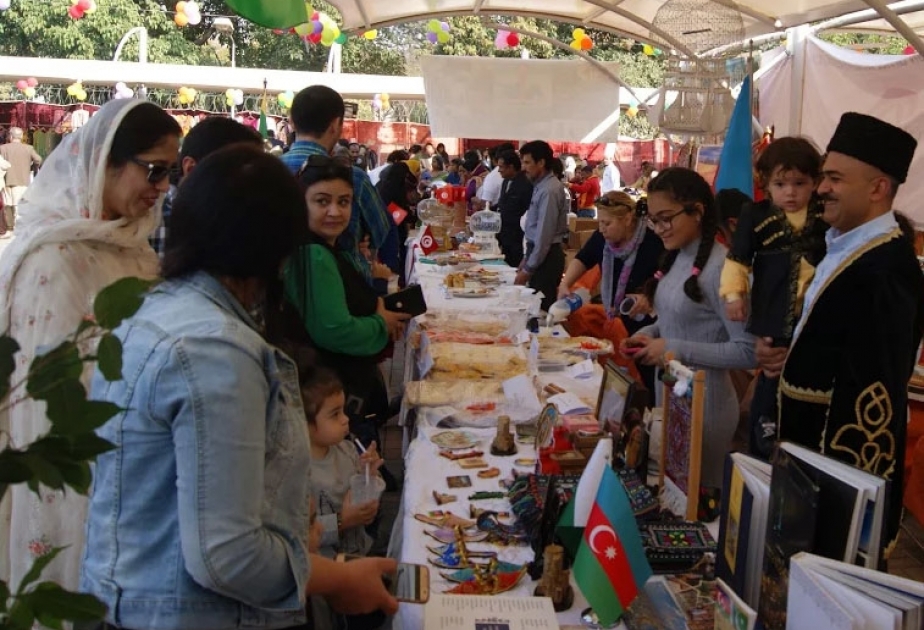 Pakistandakı səfirliyimiz İslamabadda xeyriyyə bazarında təmsil olunub