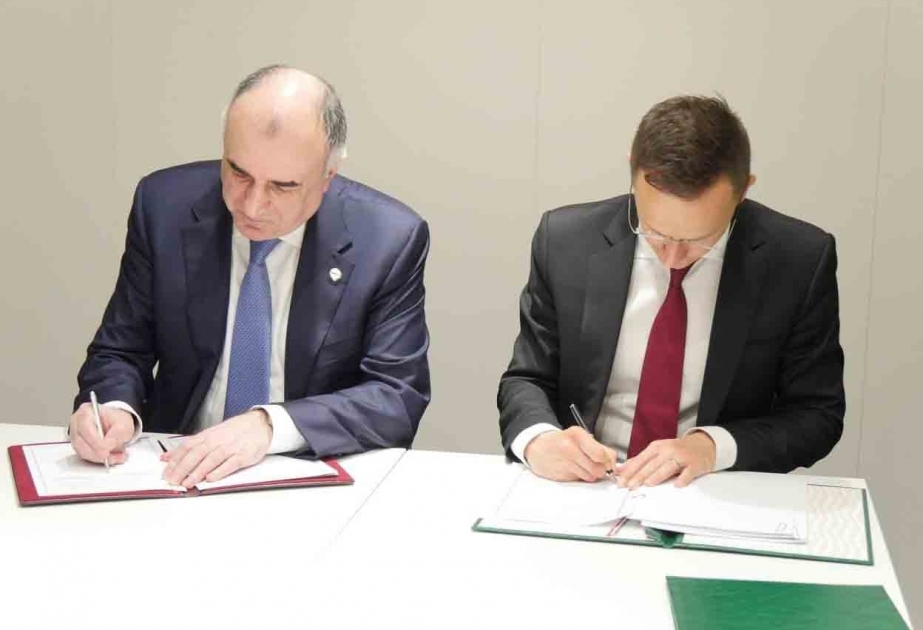Azerbaijan, Hungary sign agreement on international passenger and cargo transportation